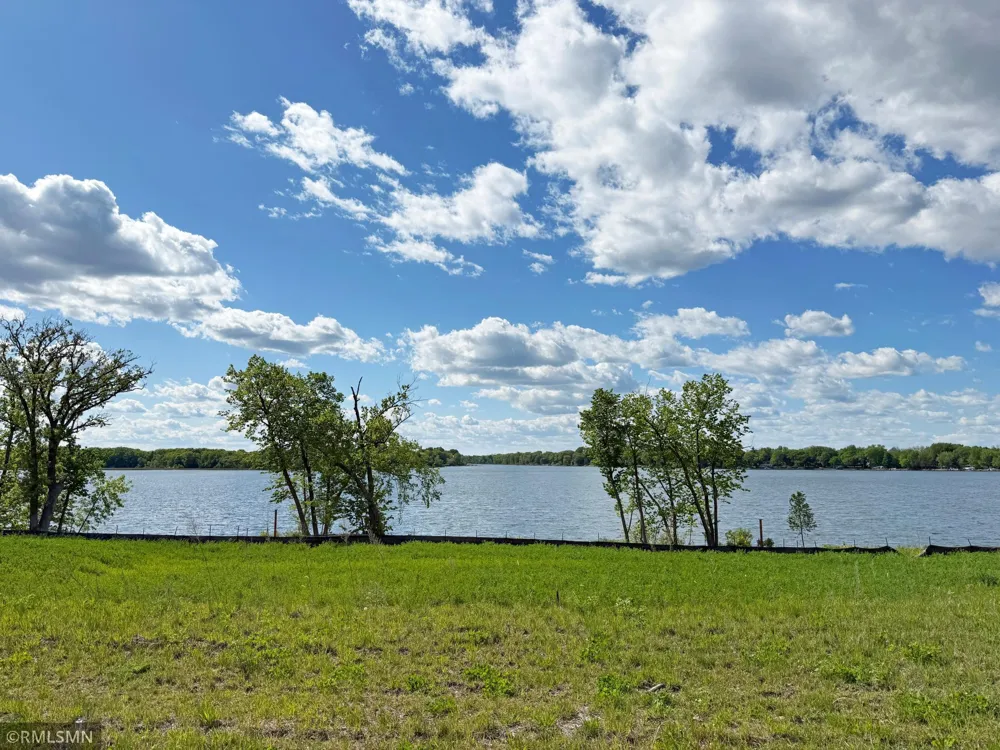 7560 Lake John Drive Annandale, MN 55302