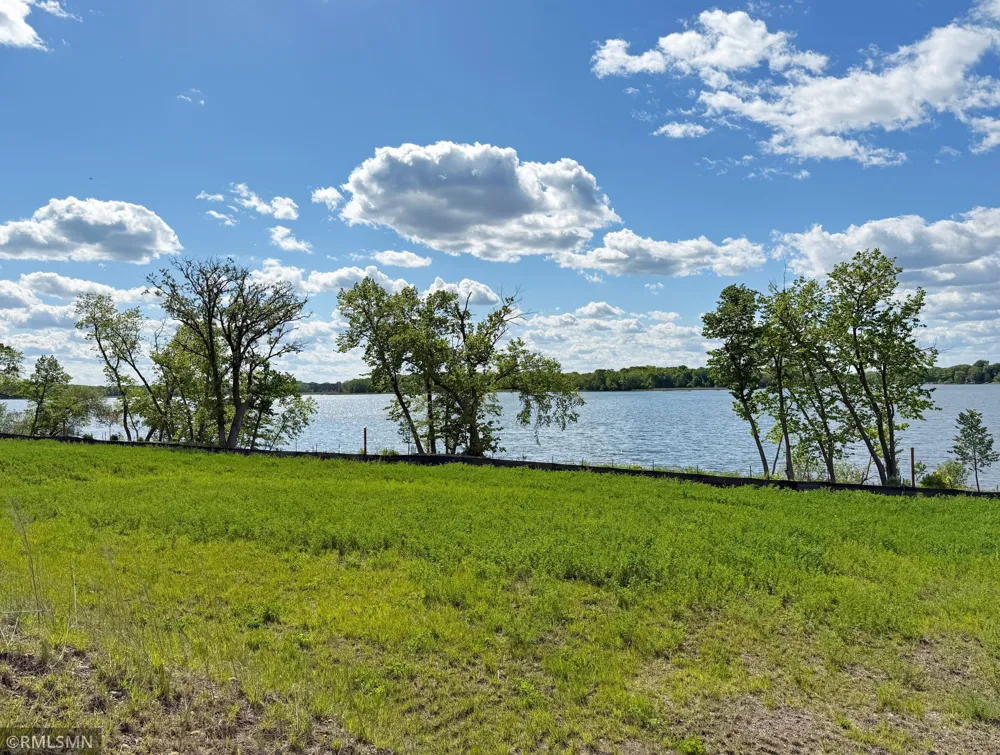 7560 Lake John Drive Annandale, MN 55302