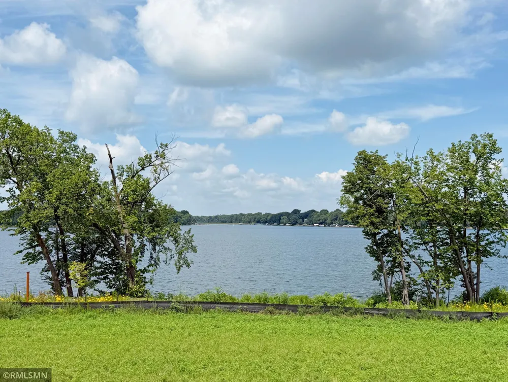 7560 Lake John Drive Annandale, MN 55302