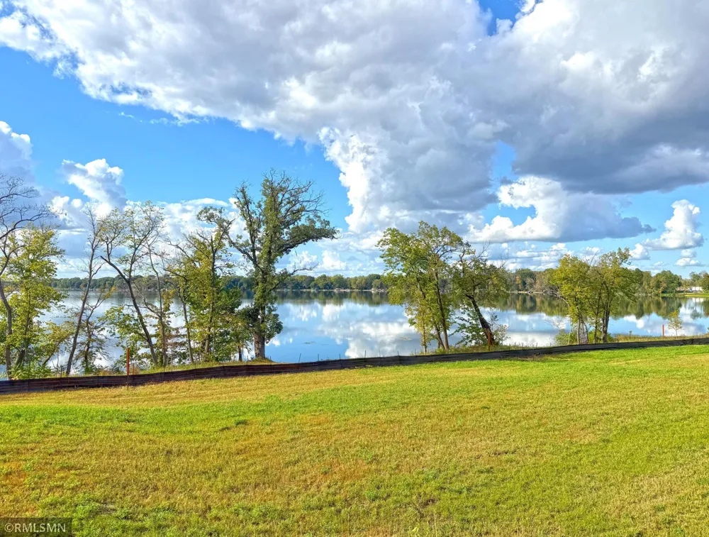 7560 Lake John Drive Annandale, MN 55302