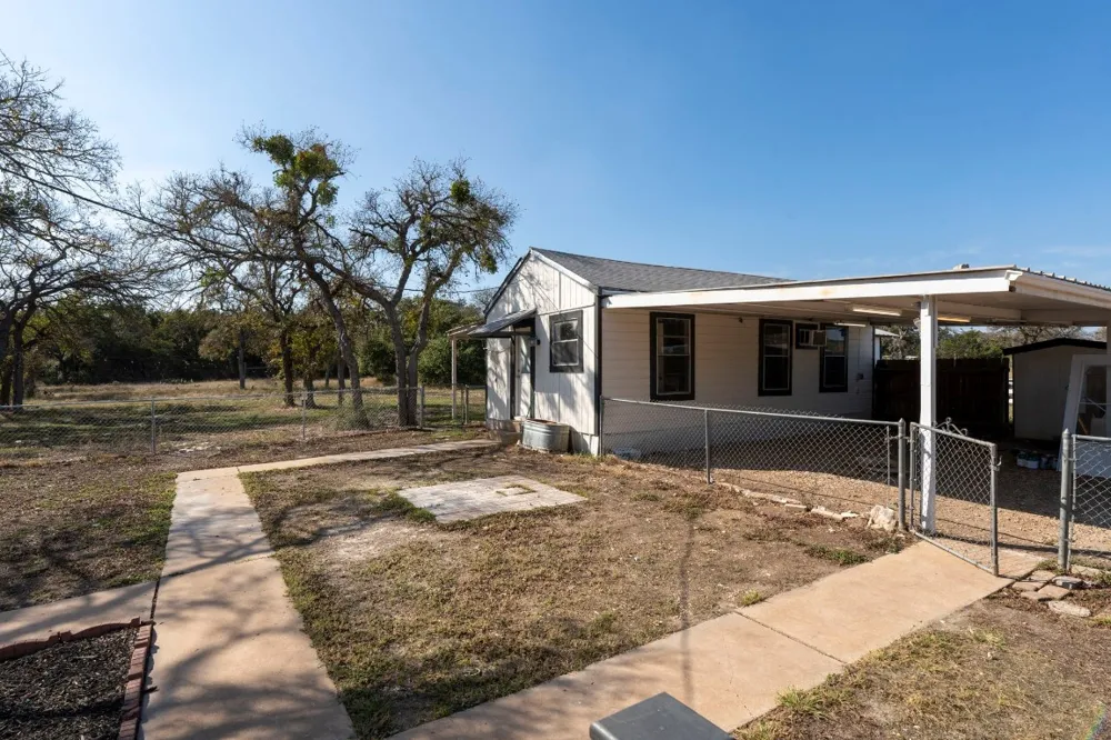 1501 Beaver Lane Florence, TX 76527