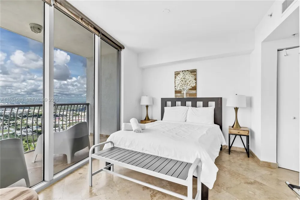 1750 Bayshore Dr #5014 Miami, FL 33132
