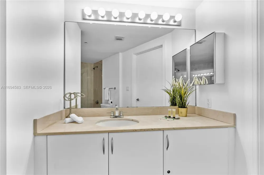 1750 Bayshore Dr #5014 Miami, FL 33132