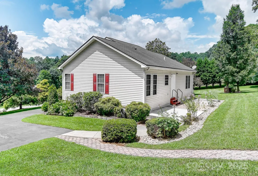 99999 Black Bear Ridge Trail Zirconia, NC 28790