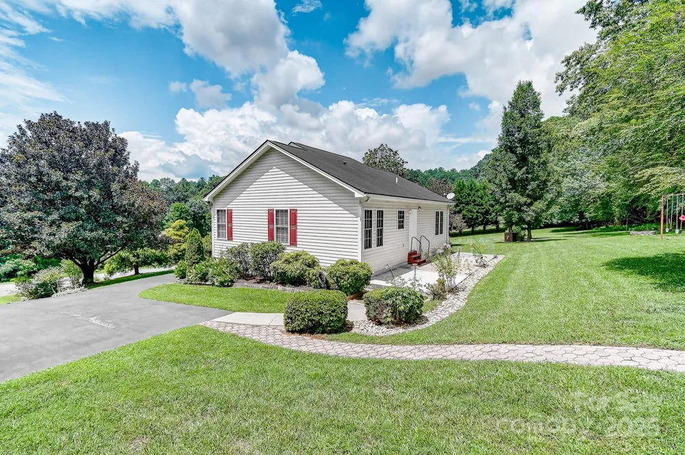 99999 Black Bear Ridge Trail Zirconia, NC 28790