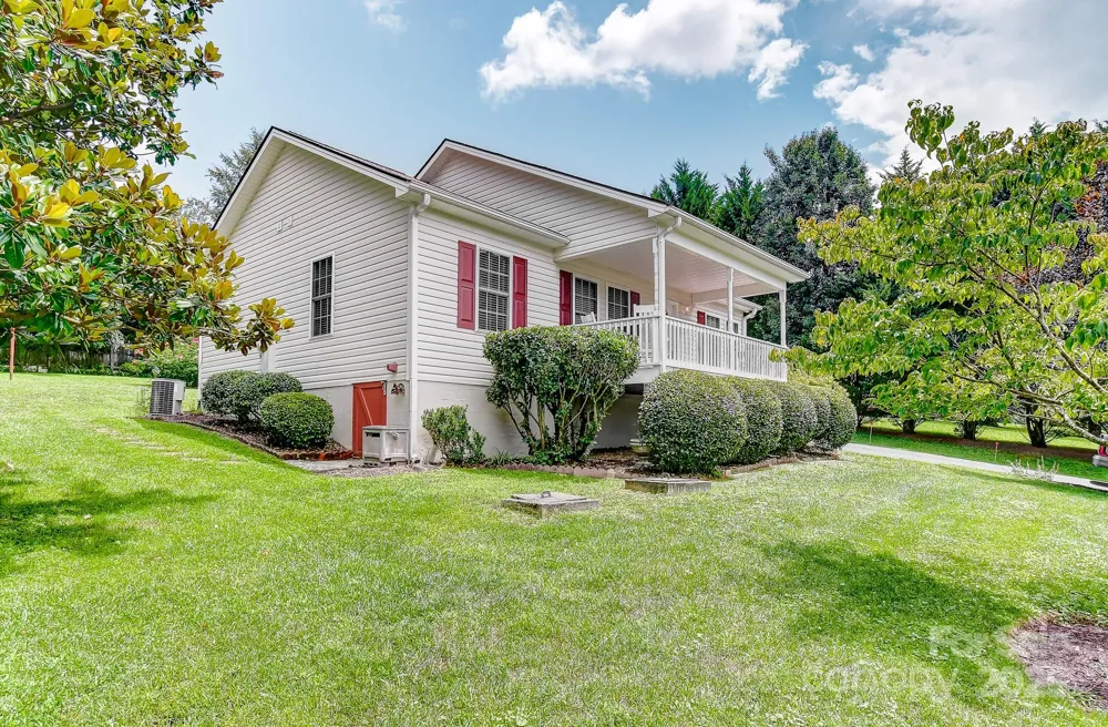 99999 Black Bear Ridge Trail Zirconia, NC 28790