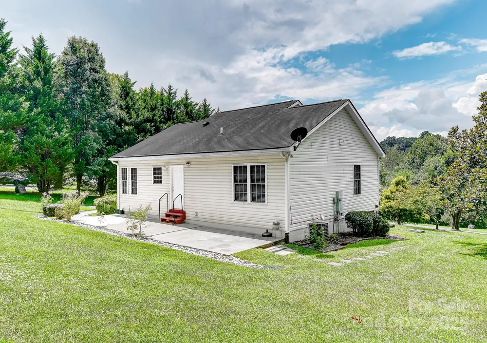 99999 Black Bear Ridge Trail Zirconia, NC 28790