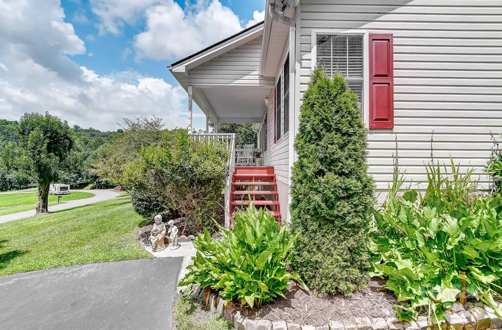 99999 Black Bear Ridge Trail Zirconia, NC 28790