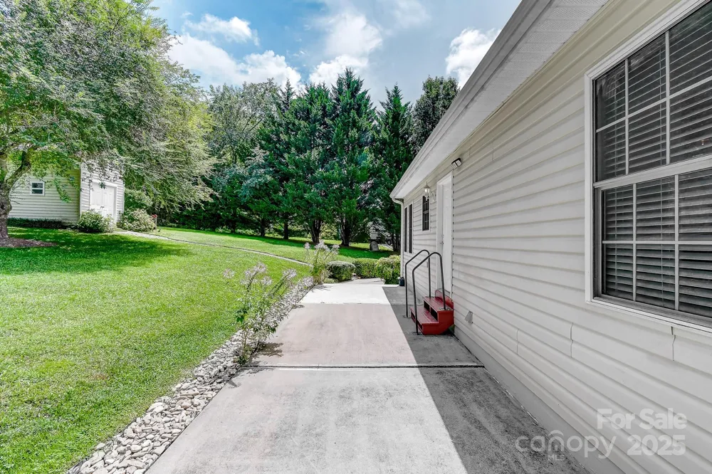 99999 Black Bear Ridge Trail Zirconia, NC 28790