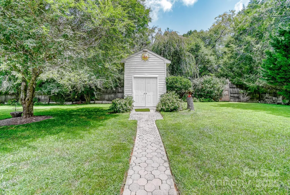 99999 Black Bear Ridge Trail Zirconia, NC 28790