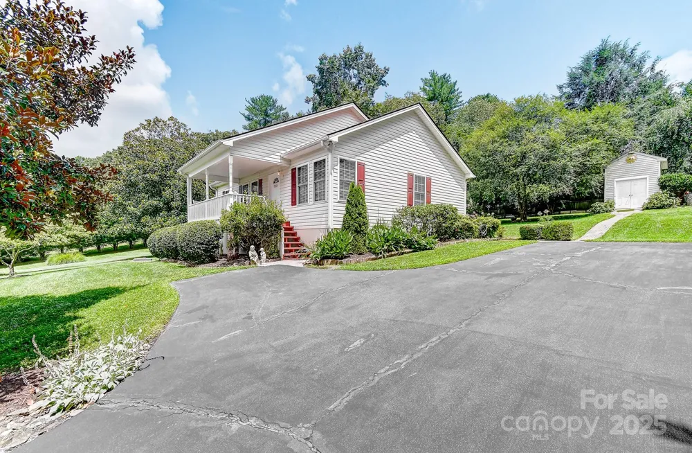 99999 Black Bear Ridge Trail Zirconia, NC 28790
