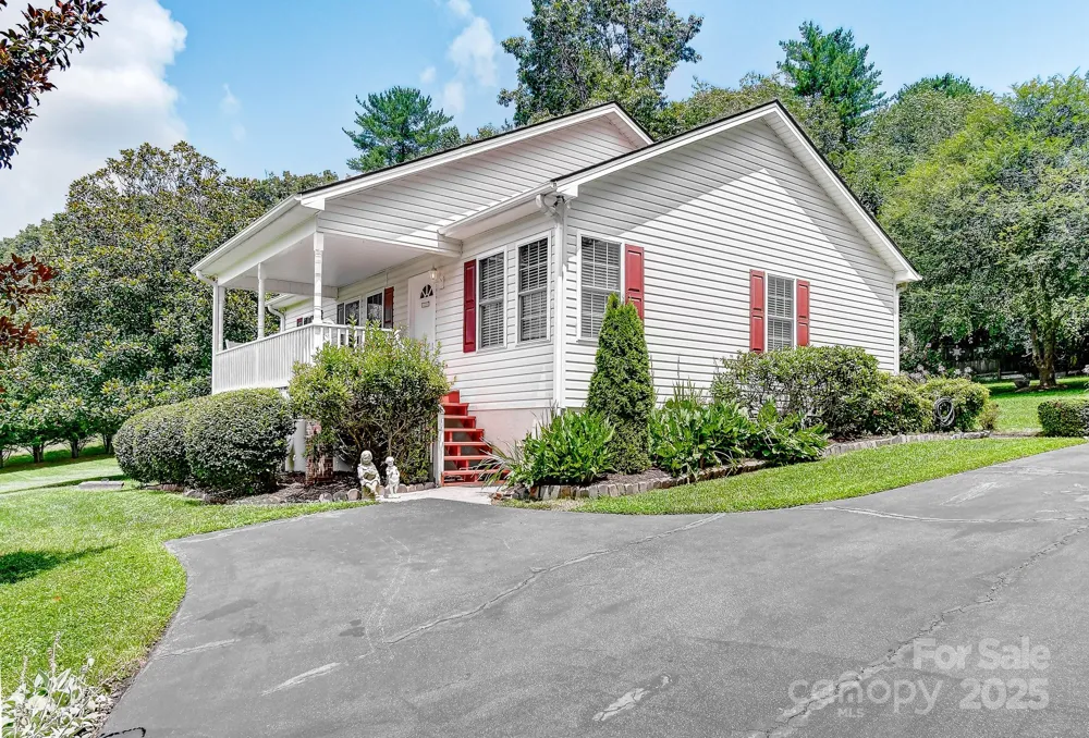 99999 Black Bear Ridge Trail Zirconia, NC 28790