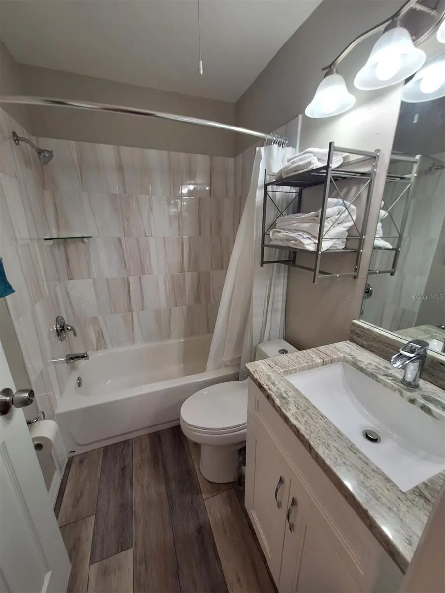 3255 BENEVA ROAD #102 Sarasota, FL 34232