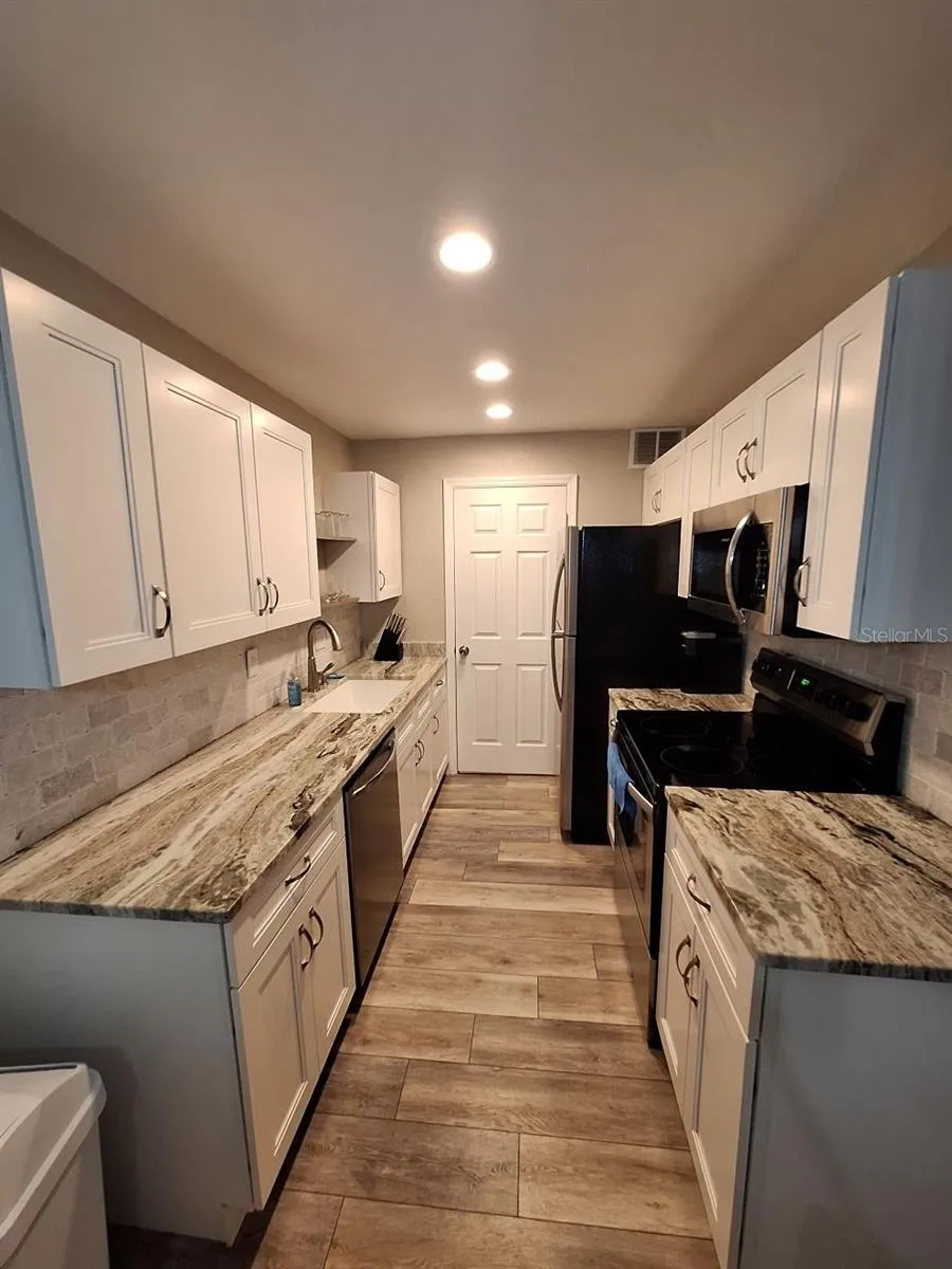 3255 BENEVA ROAD #102 Sarasota, FL 34232