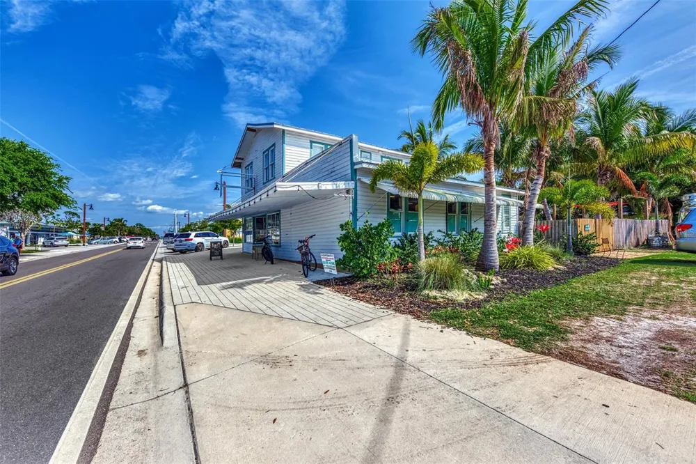 2400 BEACH ROAD #17 Englewood, FL 34223