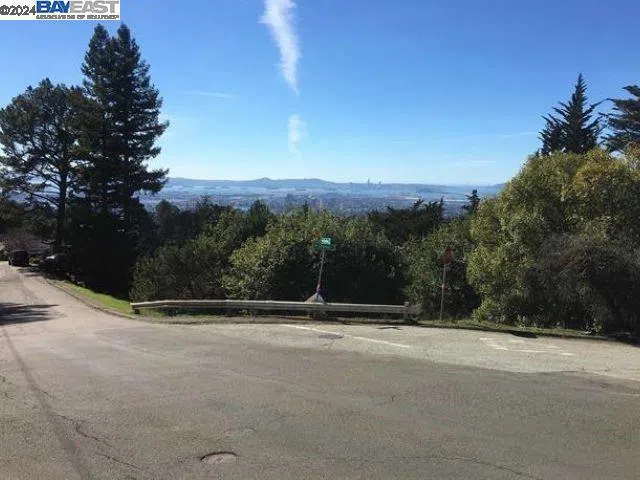 Chelton Dr Oakland, CA 94611