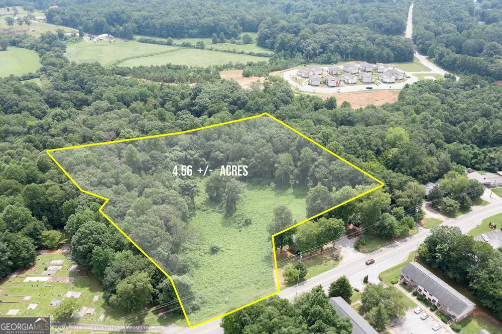 1562 Central AVE Demorest, GA 30535