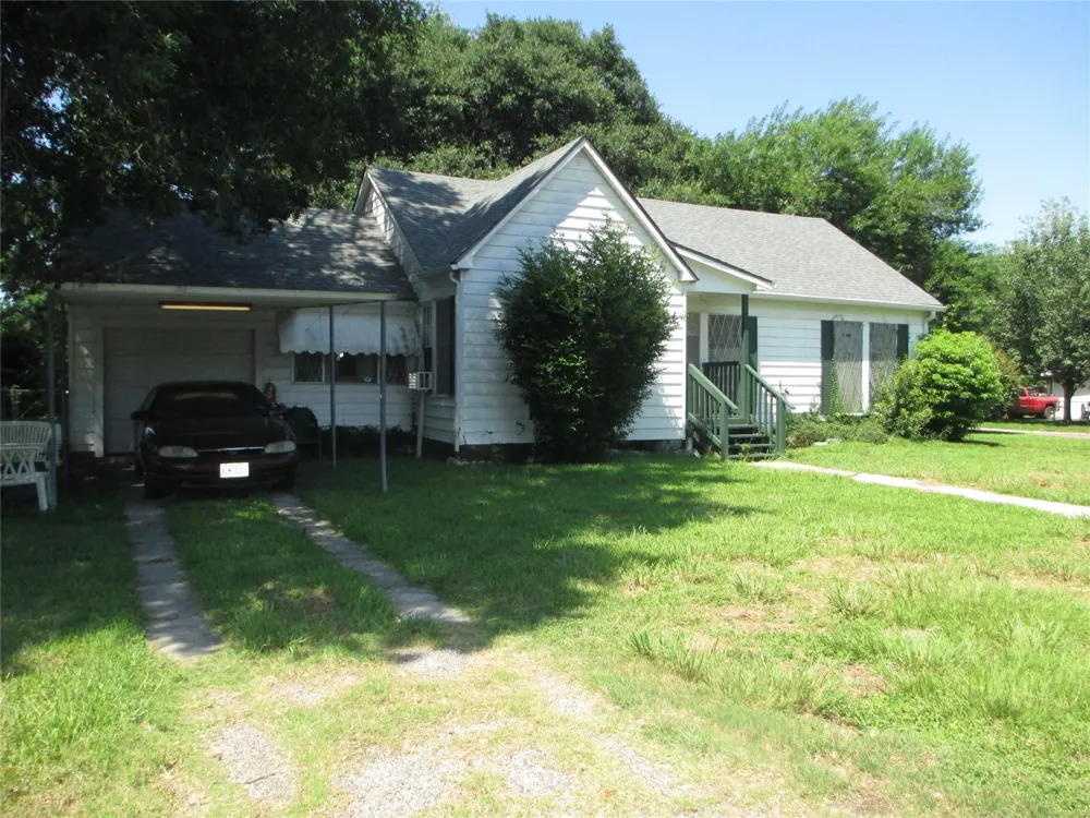 606 E Humble Street Baytown, TX 77520