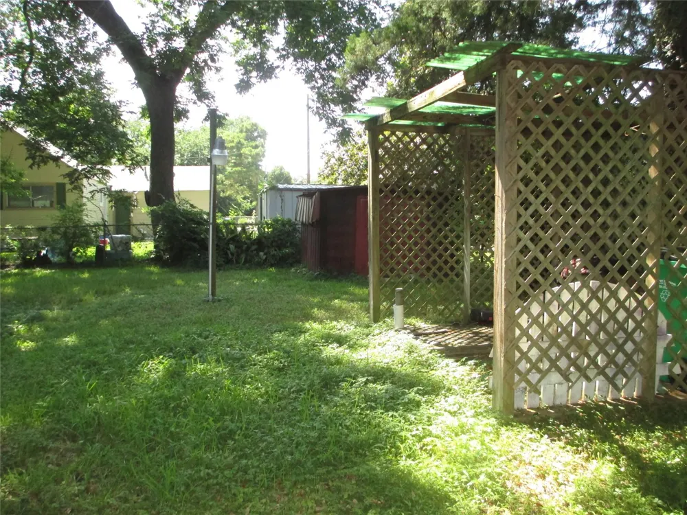 606 E Humble Street Baytown, TX 77520