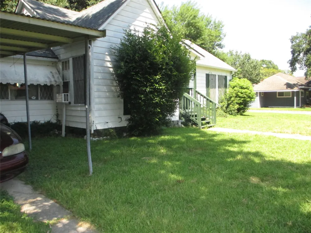 606 E Humble Street Baytown, TX 77520