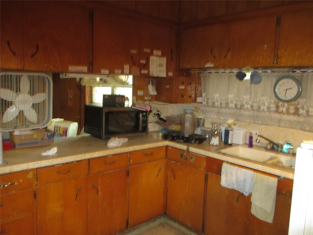 606 E Humble Street Baytown, TX 77520