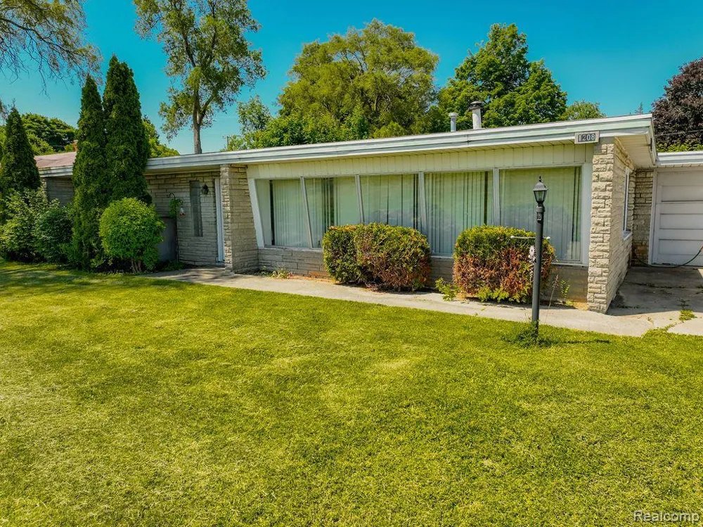 1224 S LAPEER ROAD Lapeer City, MI 48446
