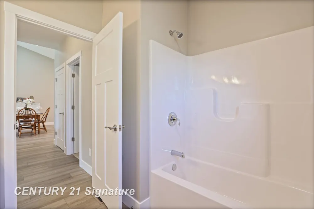 4073 Woodburn Court Saginaw Charter Township, MI 48603