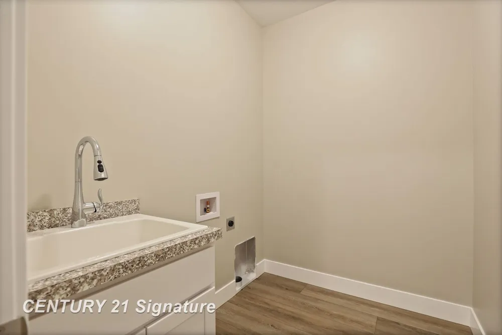 4073 Woodburn Court Saginaw Charter Township, MI 48603