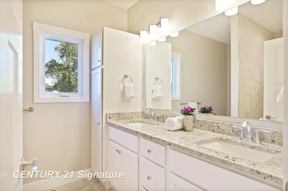 4073 Woodburn Court Saginaw Charter Township, MI 48603