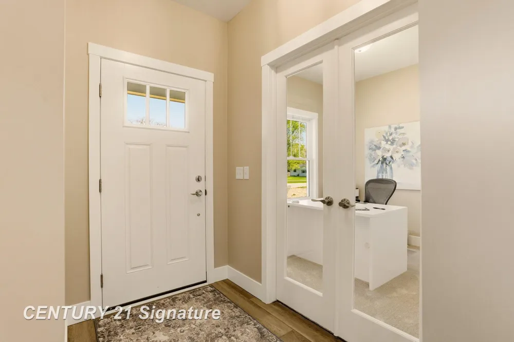 4073 Woodburn Court Saginaw Charter Township, MI 48603