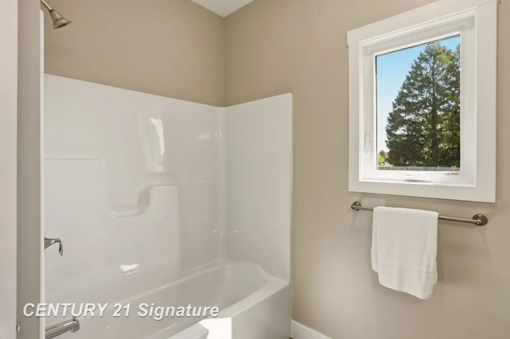 4073 Woodburn Court Saginaw Charter Township, MI 48603