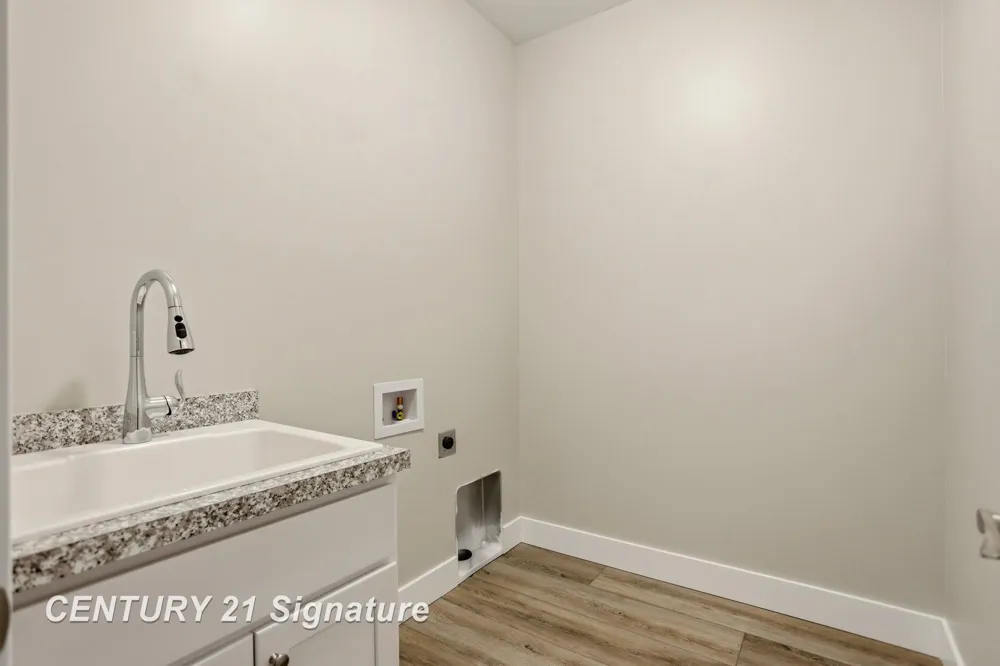 4073 Woodburn Court Saginaw Charter Township, MI 48603
