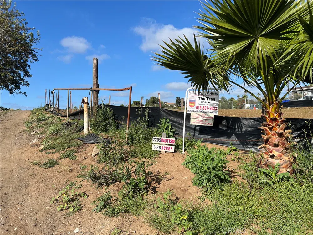 2205 Bautista Avenue Vista, CA 92084