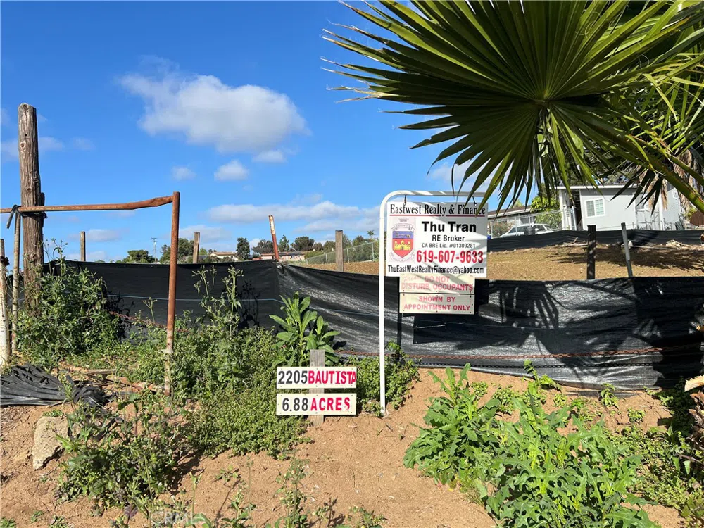 2205 Bautista Avenue Vista, CA 92084