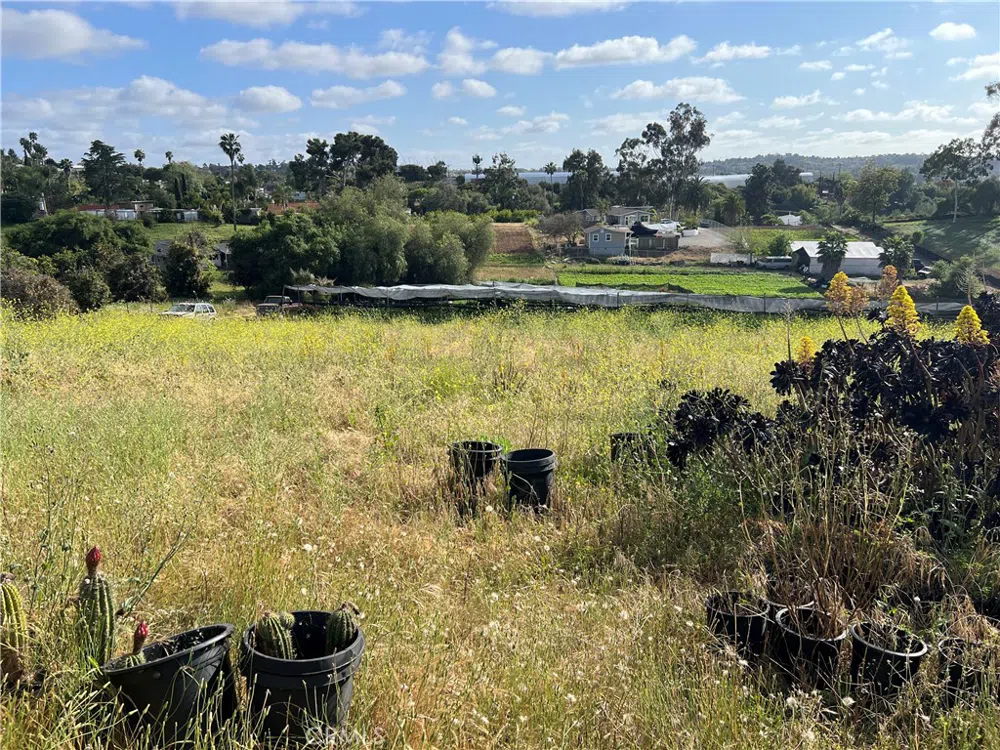 2205 Bautista Avenue Vista, CA 92084