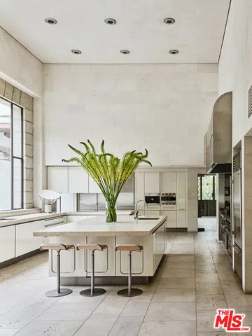 133 S Mapleton Drive Los Angeles, CA 90024