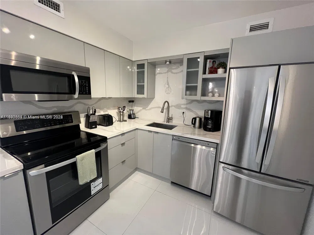 5161 COLLINS AVE #1403 Miami Beach, FL 33140