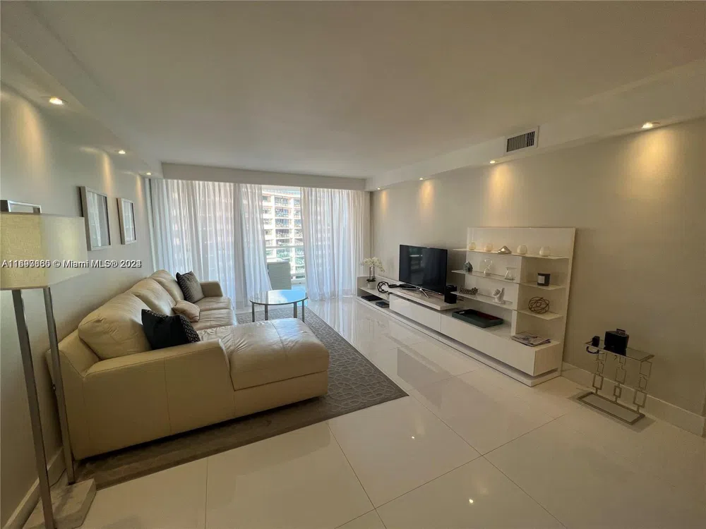 5161 COLLINS AVE #1403 Miami Beach, FL 33140