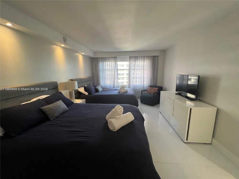 5161 COLLINS AVE #1403 Miami Beach, FL 33140