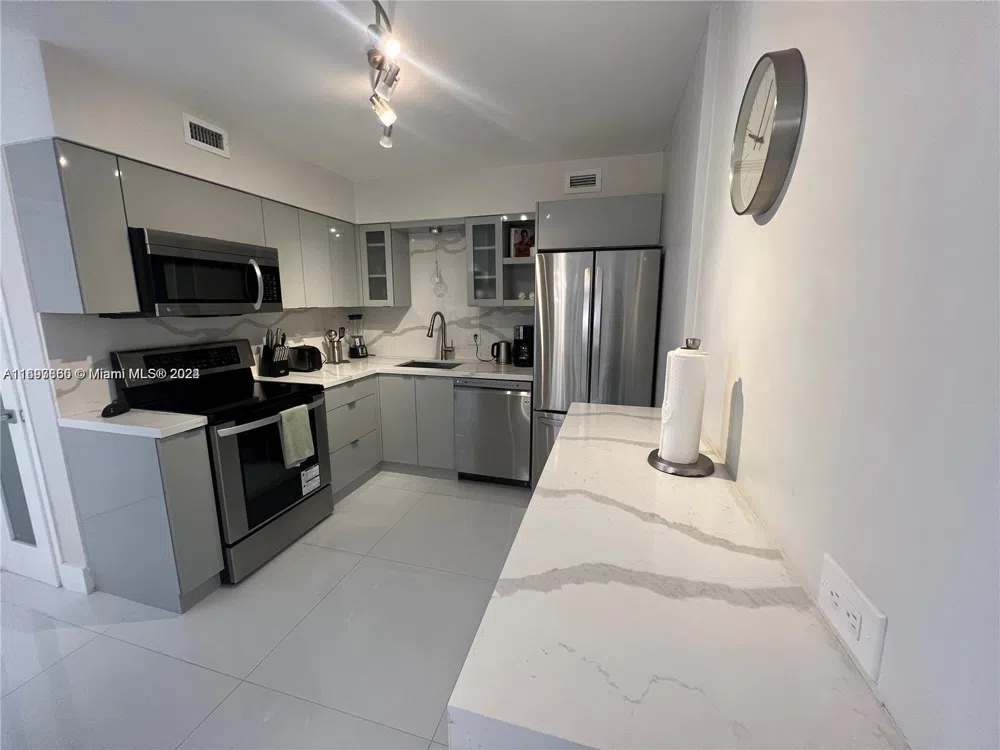 5161 COLLINS AVE #1403 Miami Beach, FL 33140