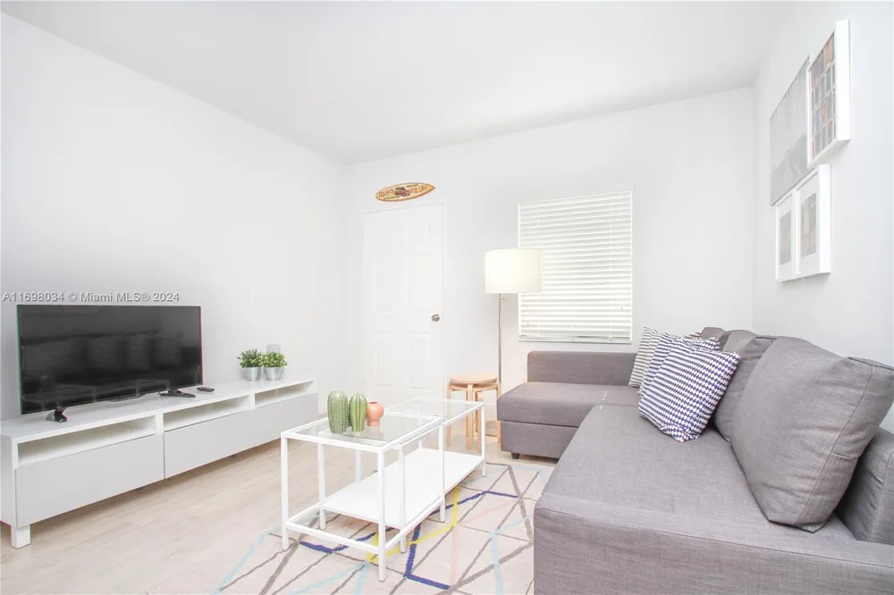 6238 SW 59th Pl #10 South Miami, FL 33143