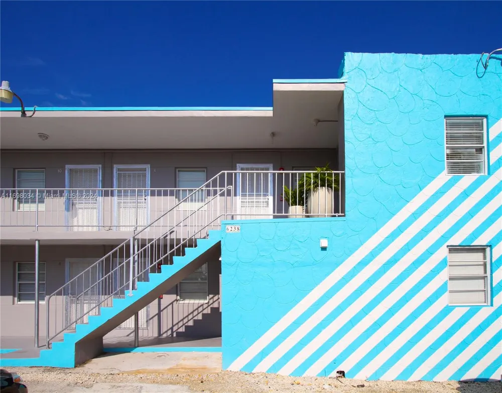 6238 SW 59th Pl #10 South Miami, FL 33143