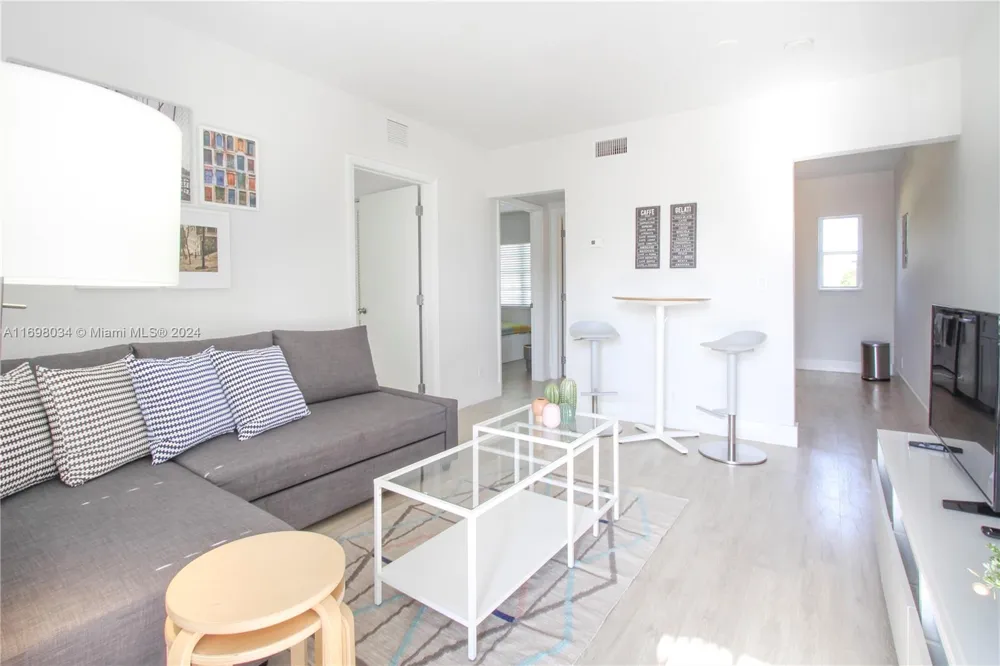 6238 SW 59th Pl #10 South Miami, FL 33143