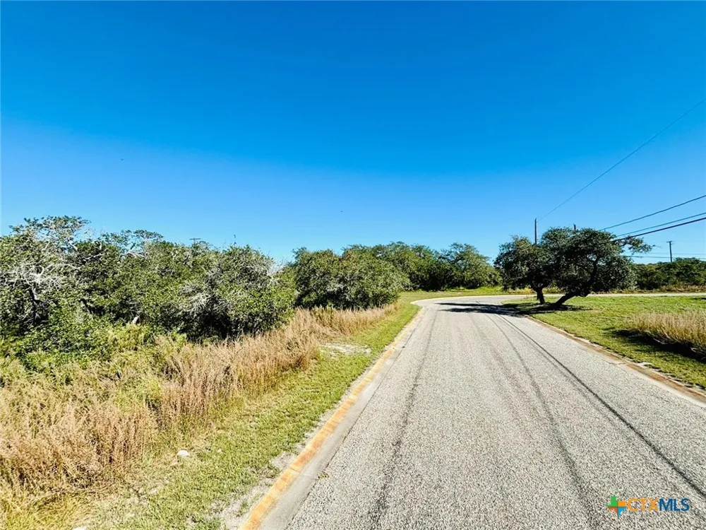 185 WALTER HELDENFELS CIR Rockport, TX 78382