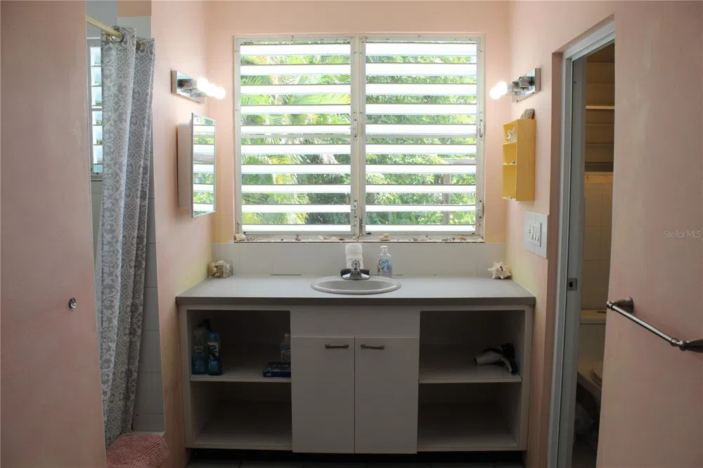 236 ACACIA Vieques, PR 00765