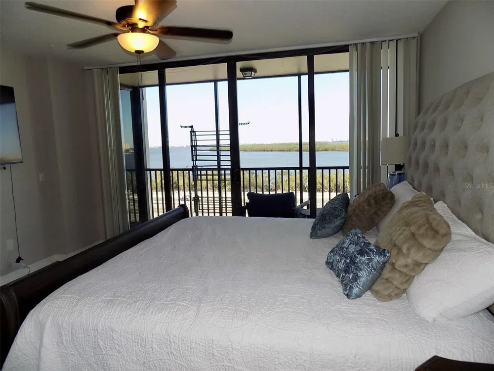 7100 SUNSHINE SKYWAY LANE S #706 St Petersburg, FL 33711