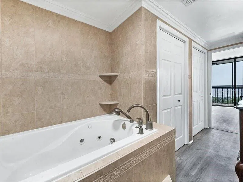 7100 SUNSHINE SKYWAY LANE S #706 St Petersburg, FL 33711