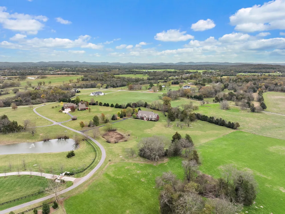 303 Middlefield Ln Lascassas, TN 37085