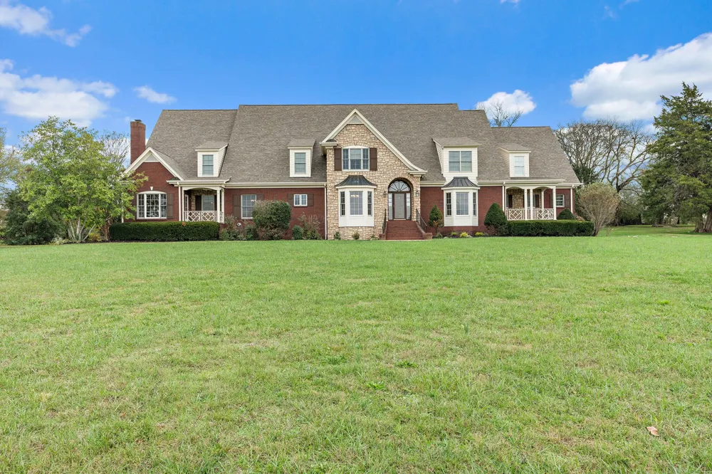 303 Middlefield Ln Lascassas, TN 37085