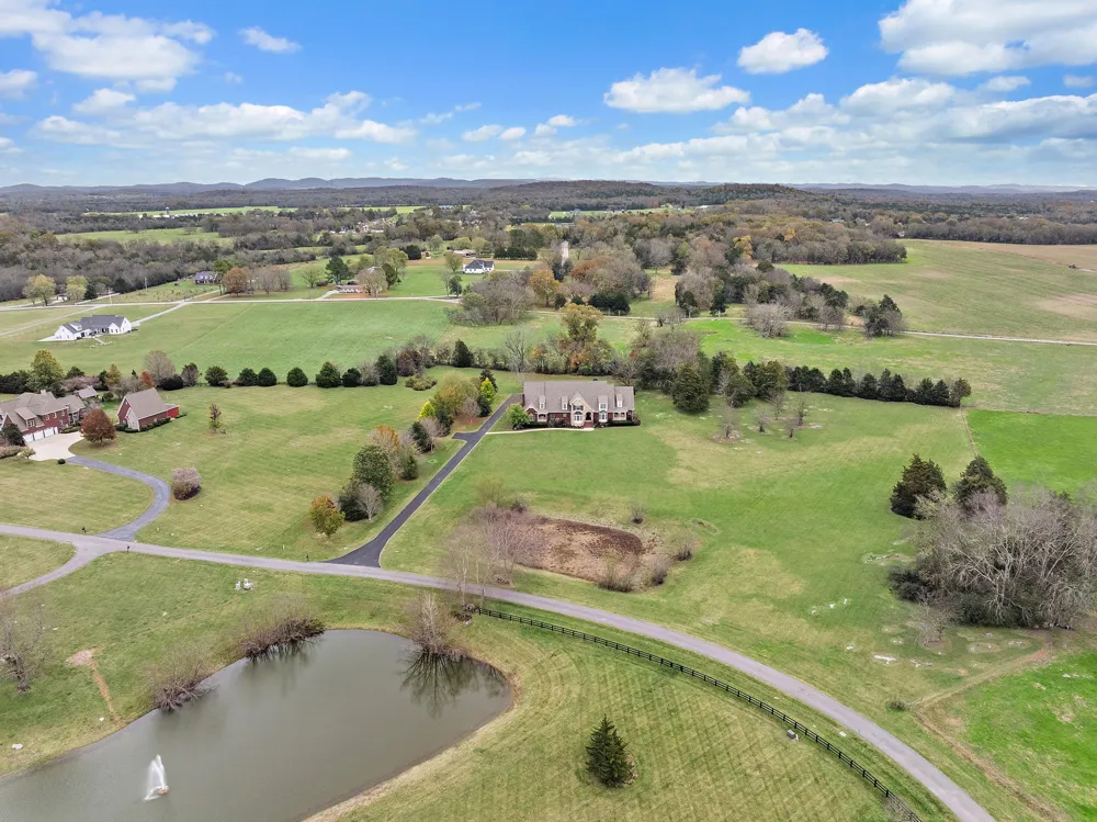 303 Middlefield Ln Lascassas, TN 37085